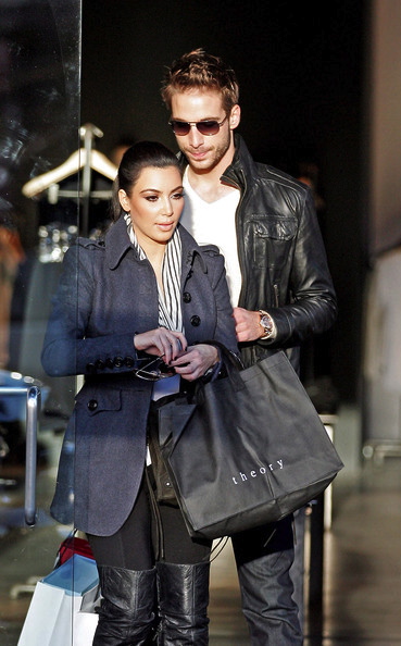 kim-kardashian-fall-fashion-trend-scarves-style-111510-14